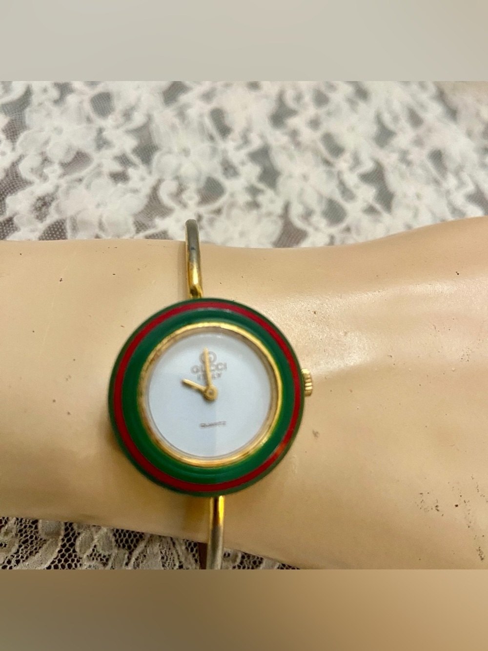 Gucci 12-pc Interchangeable Gold Ladies Watch with Original Box - Picture 5 of 13